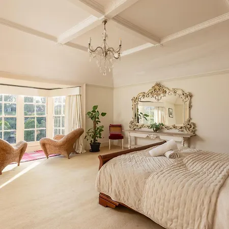 Family Friendly, Big Beautiful 17th Century House Hunmanby