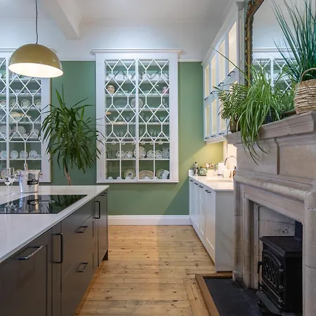 Prázdninový dům Family Friendly, Big Beautiful 17th Century House