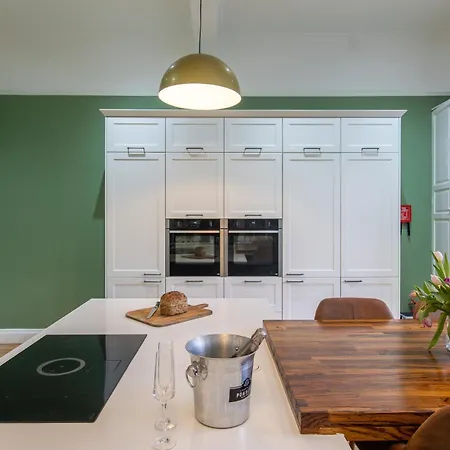 Family Friendly, Big Beautiful 17th Century House