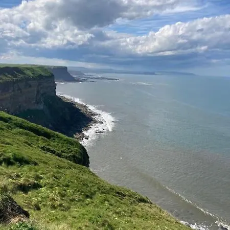 Дом отдыха Family Friendly, Big Beautiful 17th Century House Ханманби