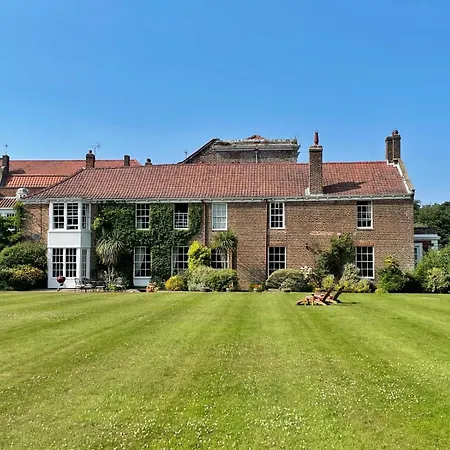 Дом отдыха Family Friendly, Big Beautiful 17th Century House Ханманби