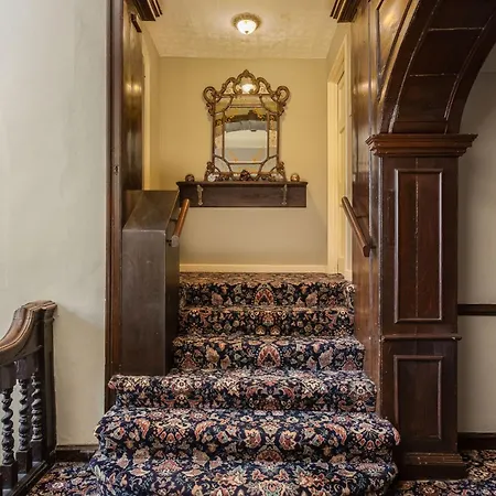 Family Friendly, Big Beautiful 17th Century House Ханманби