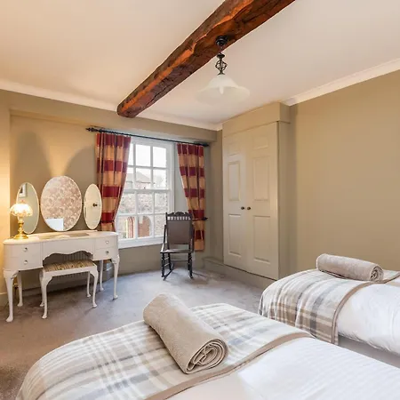 Дом отдыха Family Friendly, Big Beautiful 17th Century House