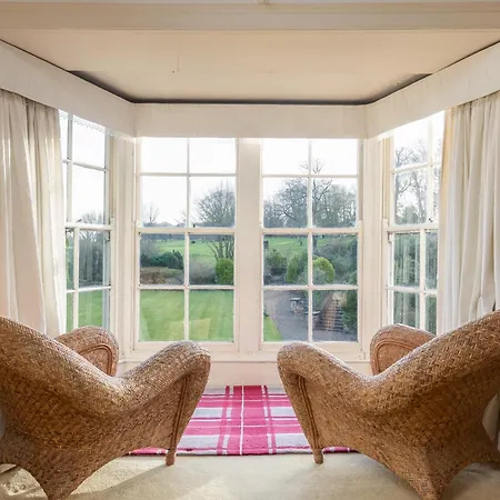 Family Friendly, Big Beautiful 17th Century House *