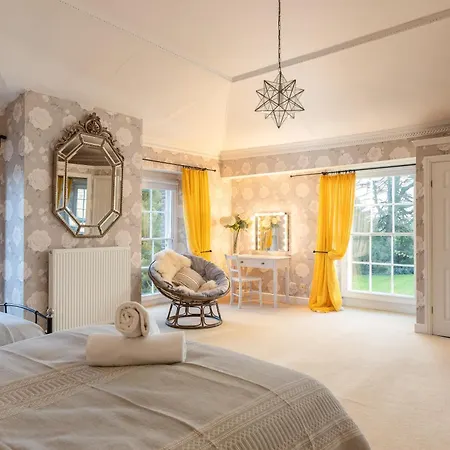 Family Friendly, Big Beautiful 17th Century House