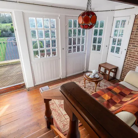 Family Friendly, Big Beautiful 17th Century House Ханманби