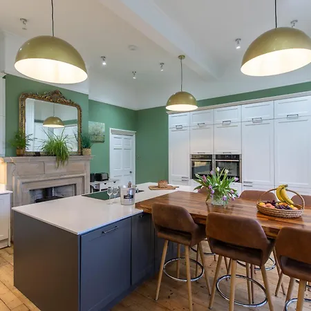 Дом отдыха Family Friendly, Big Beautiful 17th Century House