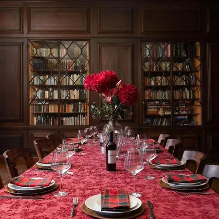 Family Friendly, Big Beautiful 17th Century House Дом отдыха Ханманби